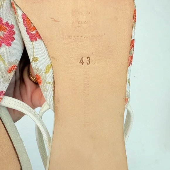 Manolo Blahnik Vintage Floral Embroidered & appliqué Slingback Kitten Pumps 43.5 - Picture 8 of 9